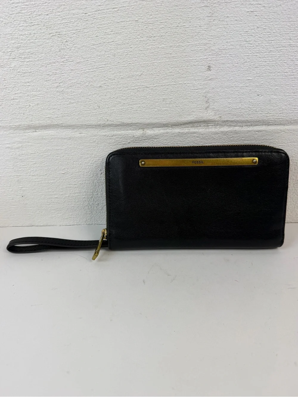 Fossil Liza Large Black Leather Zip Around Wallet
